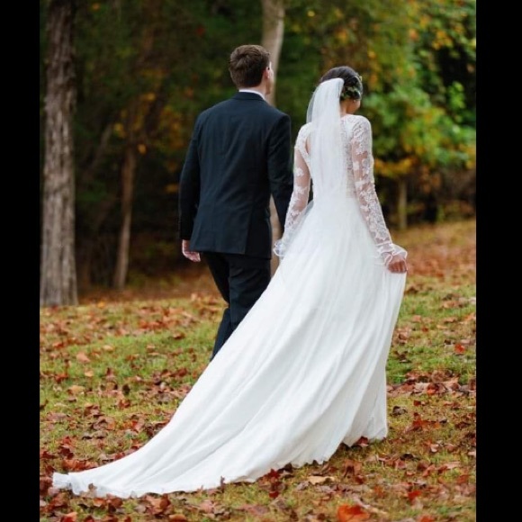 Open back, A-line  with flared cuffs and plunging neckline. - Picture 16 of 16